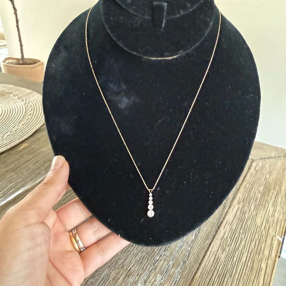 14K Yellow Gold Cubic Zirconia 5-Stone Graduated Drop Pendant Necklace